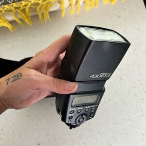 Canon Flash 430 EX ll speed lite never used been sitting in closet